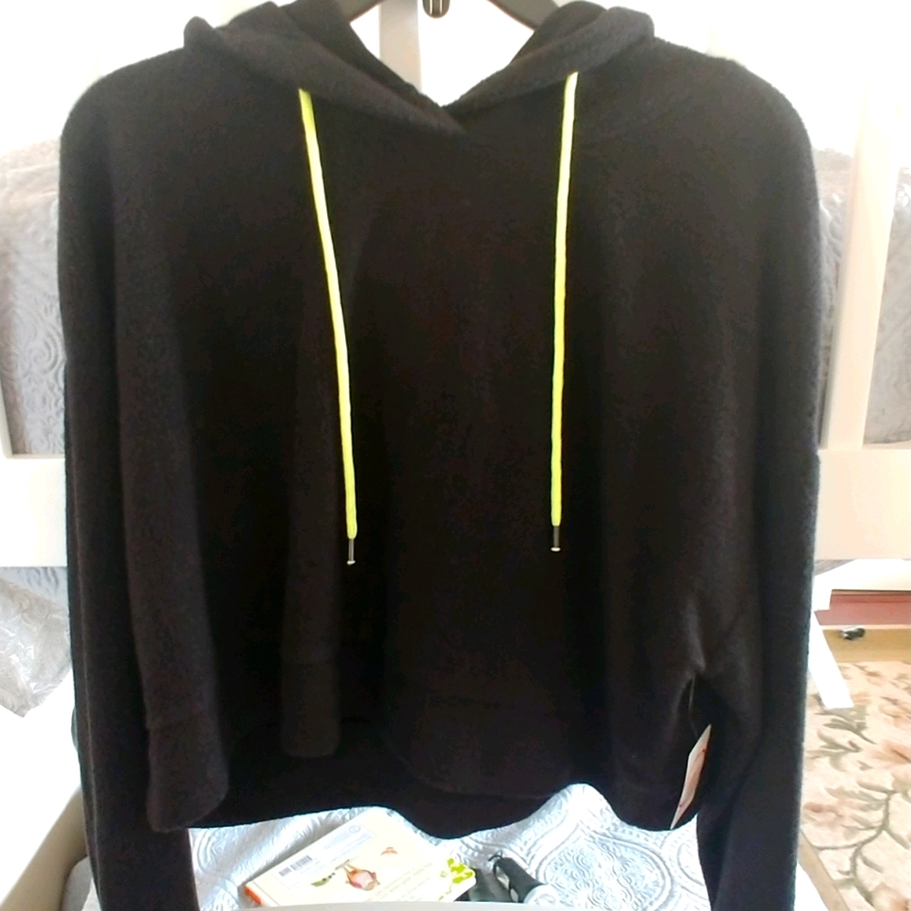 Flirtatude Active Pull Over Crop Hoodie